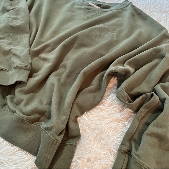 American Eagle Green Daisy Embroidered Crewneck Sweatshirt Size XL - Picture 9 of 15